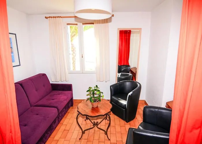 Grenade-2 By Interhome